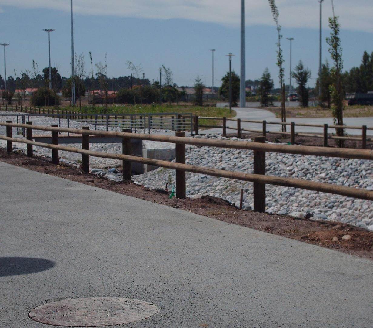 Fencing with Metal Joints