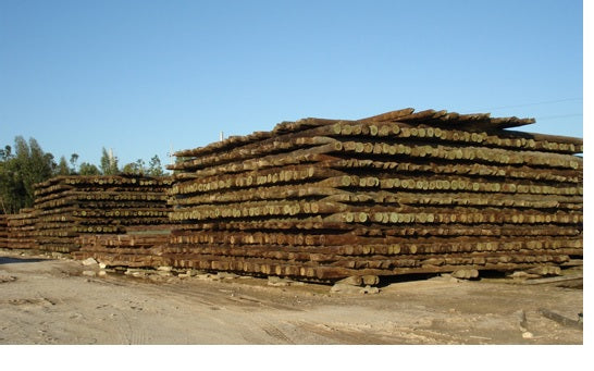 Postes Telefónicos y Líneas Aéreas