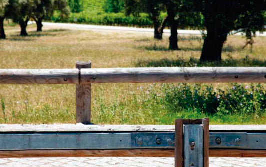 Barandas de Protección en Madera y Metal